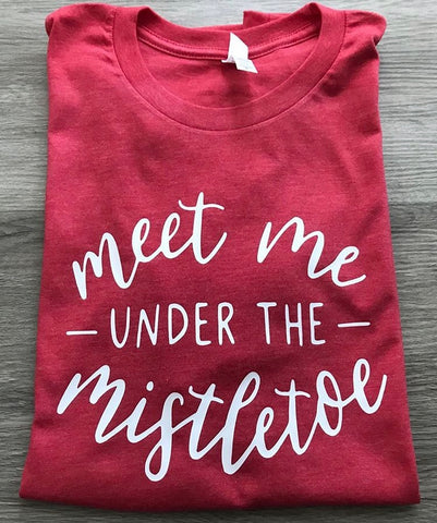 “Meet Me Under the Mistletoe” Christmas tee